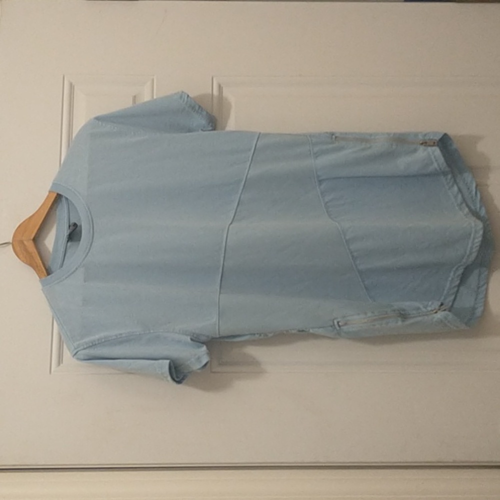 🎈 3/$12! Light Blue Mesh Tunic!